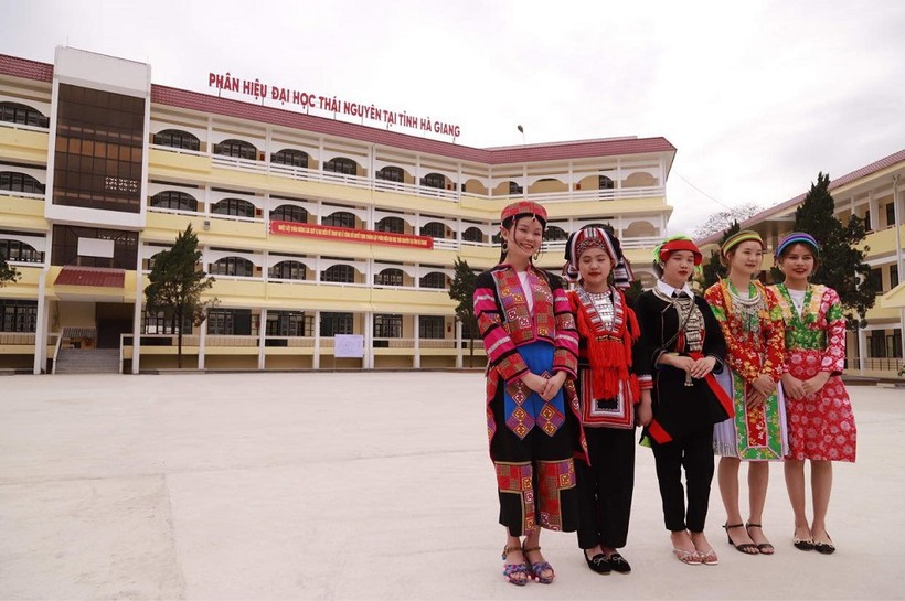 Tăng cơ hội bước vào cánh cổng đại học cho học sinh dân tộc thiểu số miền núi Hà Giang.