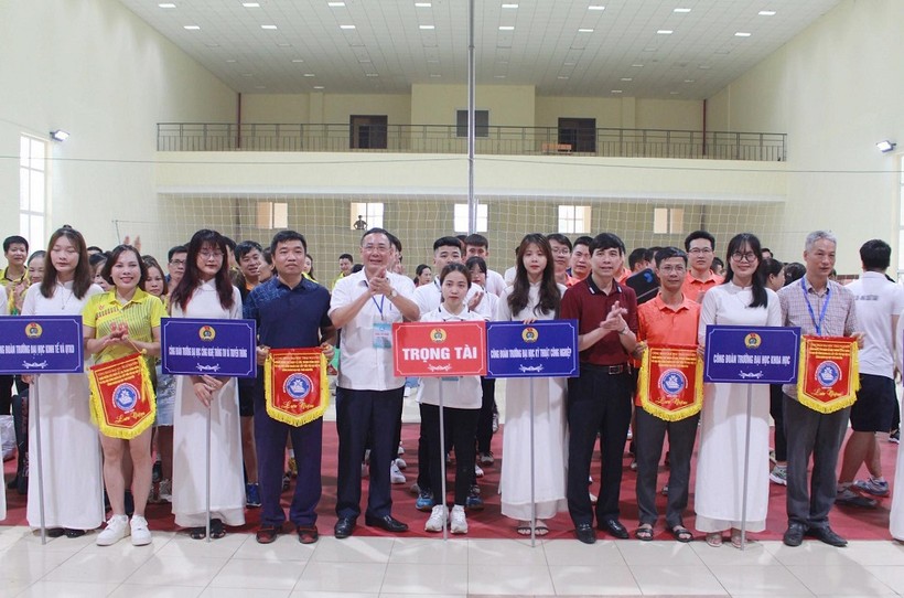 Gần 400 VĐV tham gia giải thể thao Đại học Thái Nguyên.