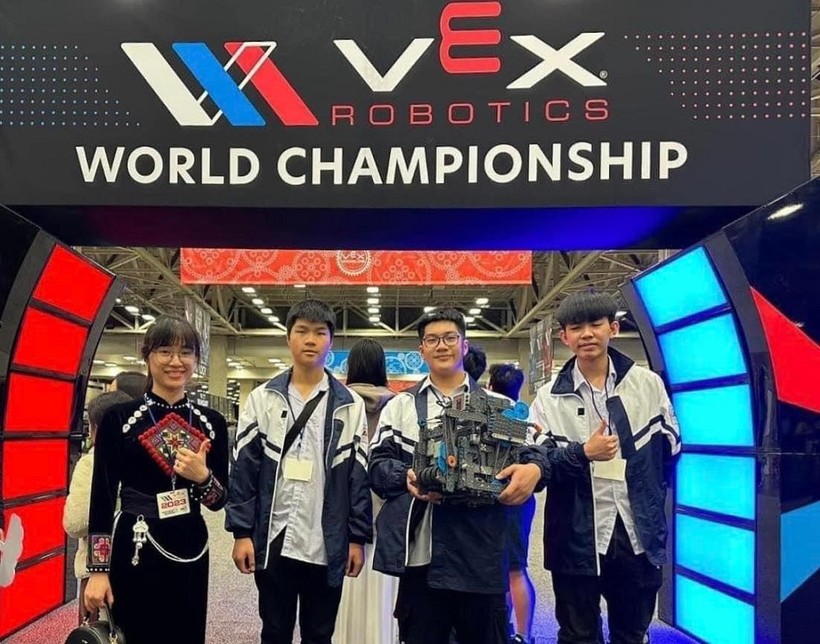 Học sinh Cao Bằng tranh tài tại giải Vô địch thế giới Robot VEX.