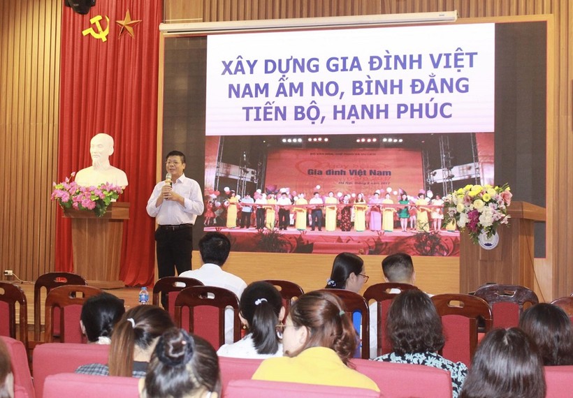 Xây dựng gia đình Việt Nam ấm no bình đẳng hạnh phúc.