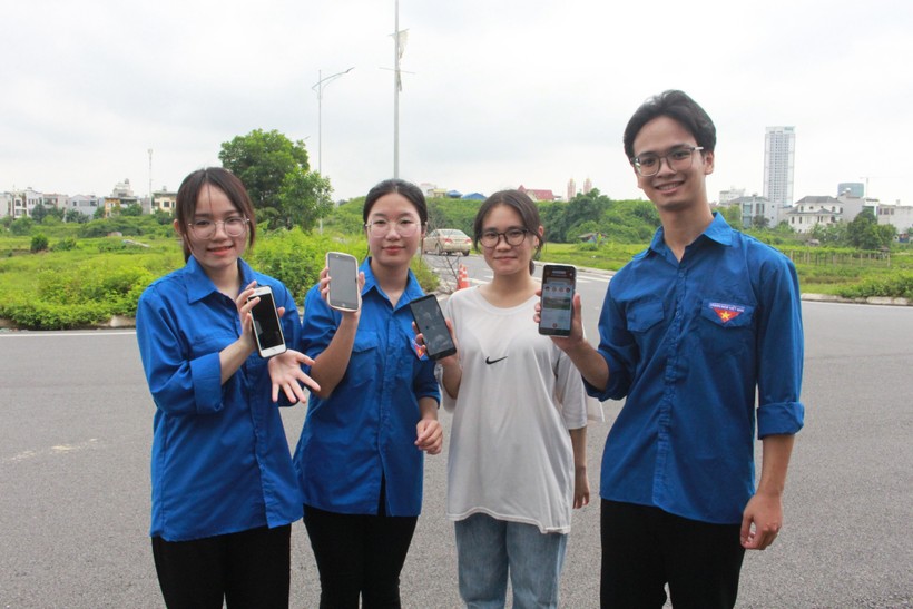 Tuổi trẻ Đại học Thái Nguyên tiên phong hỗ trợ người dân tiếp cận CNTT
