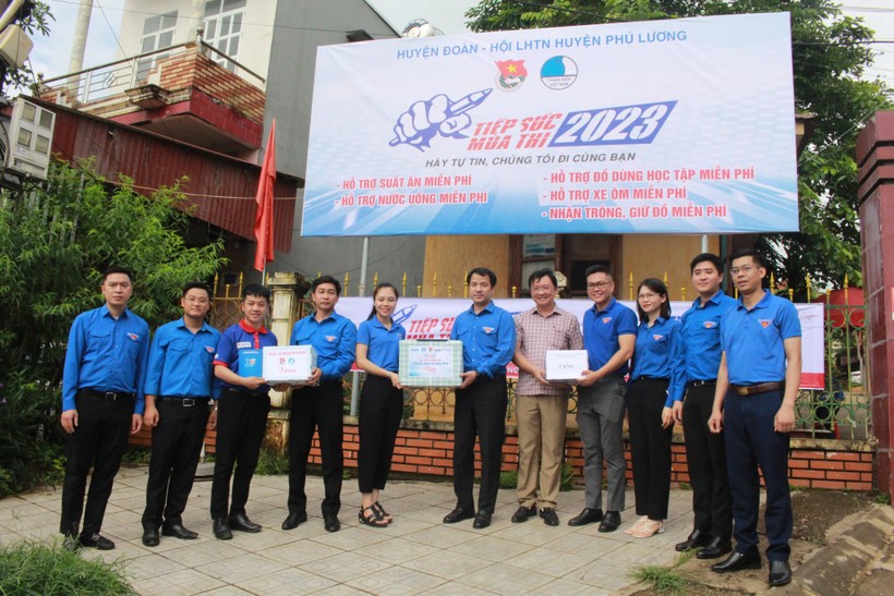 Trung ương Đoàn động viên đội tiếp sức mùa thi tại Thái Nguyên.