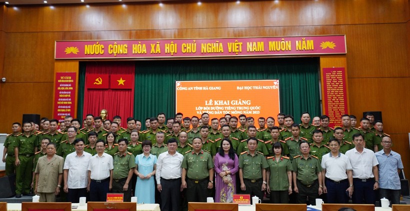 Nâng cao khả năng sử dụng tiếng dân tộc thiểu số cho CBCS công an tỉnh Hà Giang.