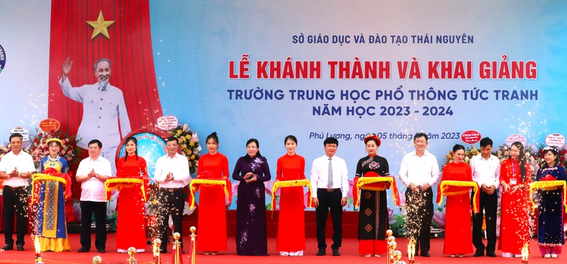 Bí thư Tỉnh uỷ Thái Nguyên Nguyễn Thanh Hải dự lễ khai giảng tại huyện Phú Lương.
