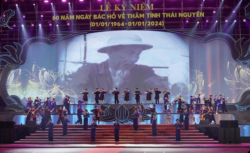 Lễ kỷ niệm 60 năm Ngày Bác Hồ về thăm tỉnh Thái Nguyên.