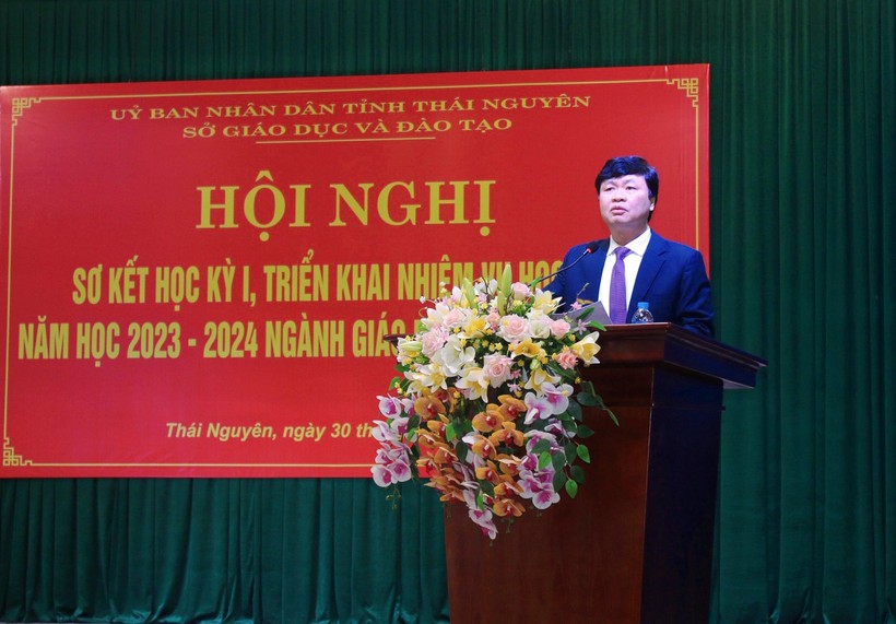 Ông Phạm Việt Đức, Giám đốc Sở Giáo dục và Đào tạo Thái Nguyên phát biểu tại hội nghị.