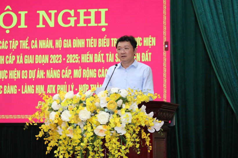 Ông ông Nguyễn Quốc Hữu, Ủy viên Ban Chấp hành Đảng bộ tỉnh, Bí thư Huyện ủy Phú Lương phát biểu tại hội nghị.