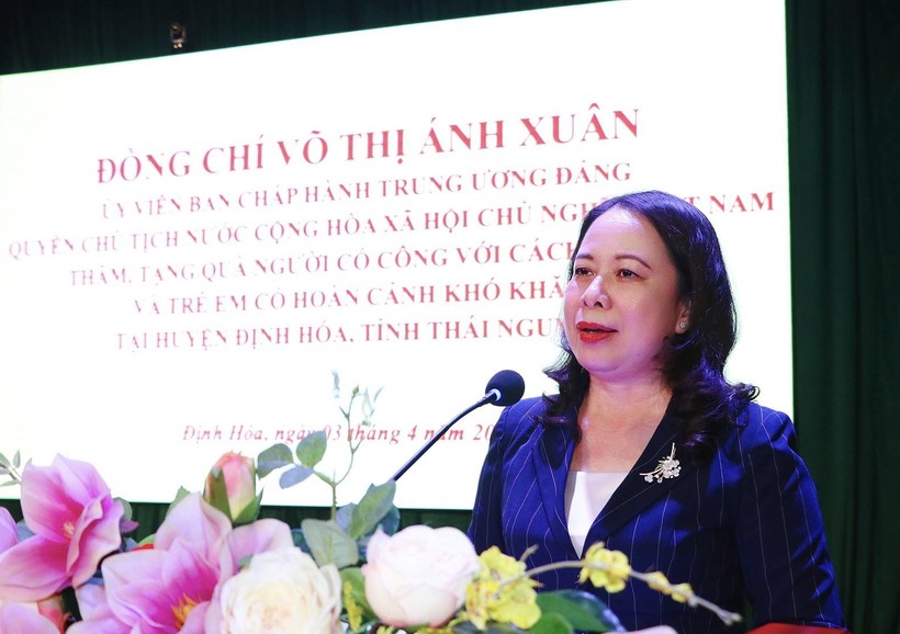 Quyền Chủ tịch nước Võ Thị Ánh Xuân thăm và làm việc tại ATK Định Hoá.