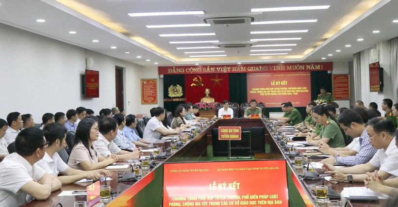 Lễ ký kết chương trình phối hợp tuyên truyền, phổ biến pháp luật phòng, chống ma túy trong các cơ sở giáo dục trên địa bàn tỉnh Tuyên Quang, giai đoạn 2024-2030.