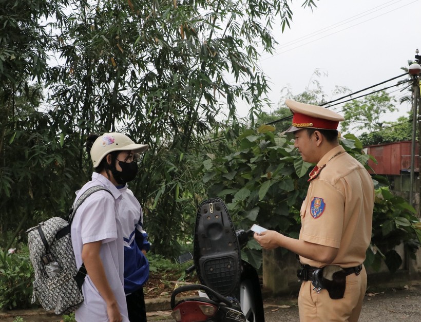 Lực lượng chức năng Công an tỉnh Thái Nguyên tăng cường xử lý tình trạng học sinh vi phạm luật giao thông đường bộ.