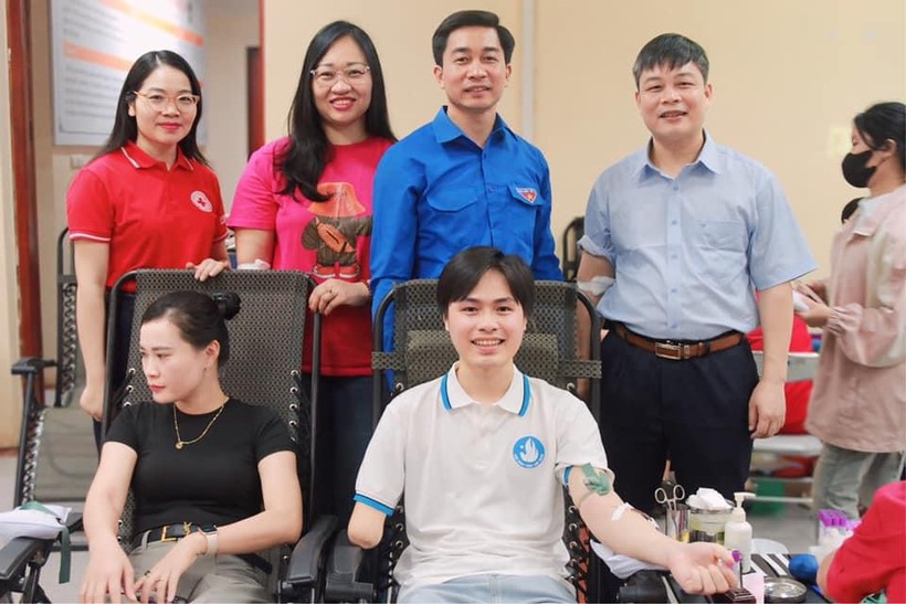 Sinh viên Đại học Thái Nguyên tích cực hưởng ứng chiến dịch hiến máu tình nguyện.