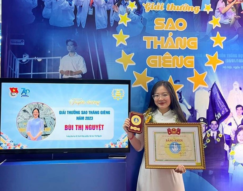 Bùi Thị Nguyệt, sinh viên Khoa Điện, trường Đại học Kỹ thuật Công nghiệp (ĐH Thái Nguyên) vinh dự giành Giải thưởng "Sao tháng Giêng"năm 2023 và danh hiệu "Sinh viên 5 tốt" cấp Trung ương năm học 2022 - 2023.