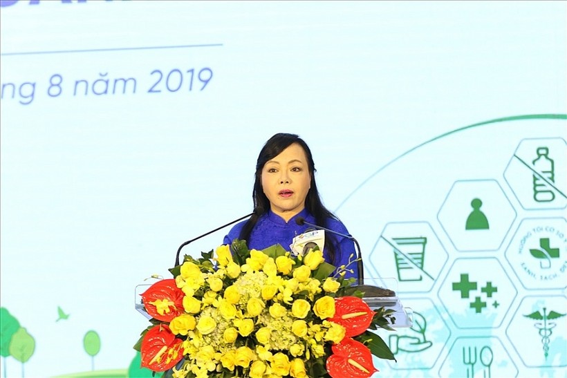 Bộ trưởng Bộ Y tế Nguyễn Thị Kim Tiến yêu cầu ngành y tế thực hiện nghiêm túc việc giảm thiểu chất thải nhựa trong ngành y tế.