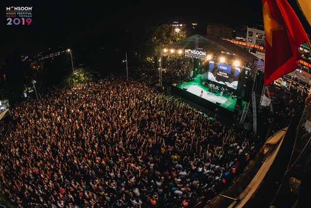 Monsoon Street Show thu hút sự qan tâm của hàng nghìn khán giả là lời chào trước thềm của Lễ hội Âm nhạc quốc tế Gió mùa 2019. Ảnh: BTC.