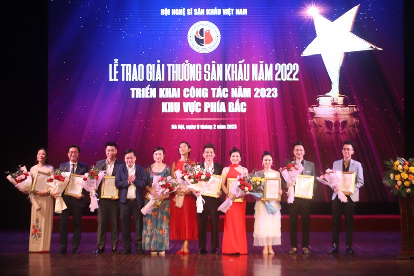 Trao tặng giải thưởng sân khấu năm 2022