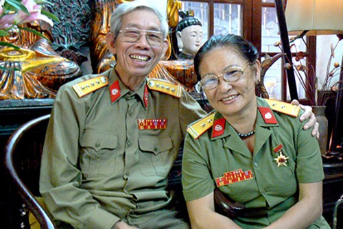Nhạc sỹ Thuận Yến và vợ là NSƯT Thanh Hương