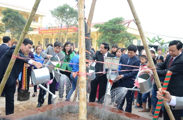 Lãnh đạo Bộ GD&ĐT, TP Hà Nội, Sở GD&ĐT Hà Nội tham gia trồng cây