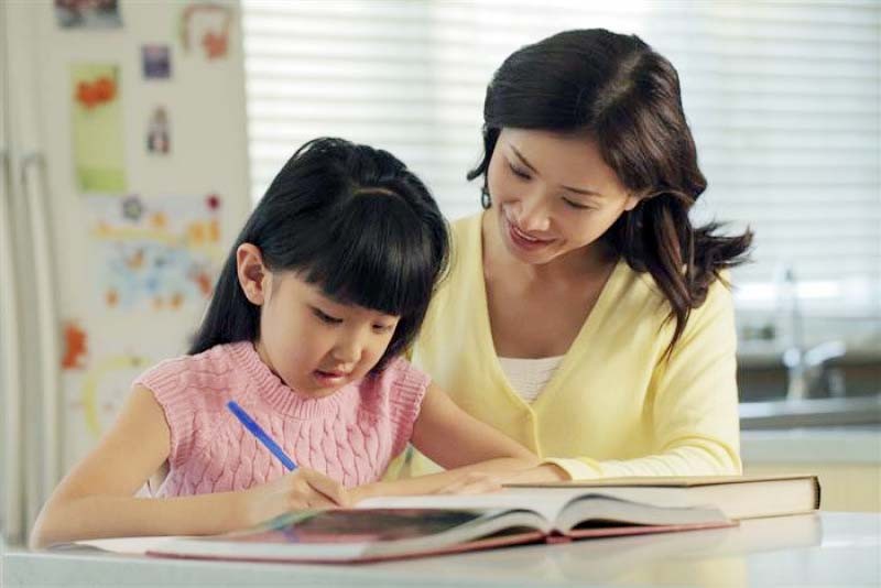Cha mẹ giúp con hết sợ bài tập về nhà  
