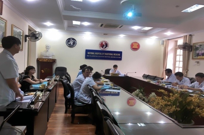 TTƯT. PGS. TS Vũ Nam chủ trì hội đồng thông qua đề cương của nhóm nghiên cứu