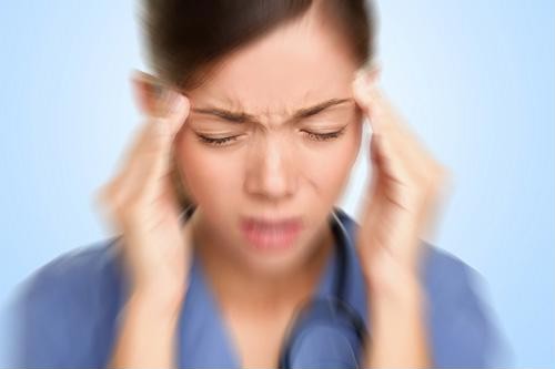Biểu hiện đau đầu chủ yếu  ở vùng đầu, mặt.