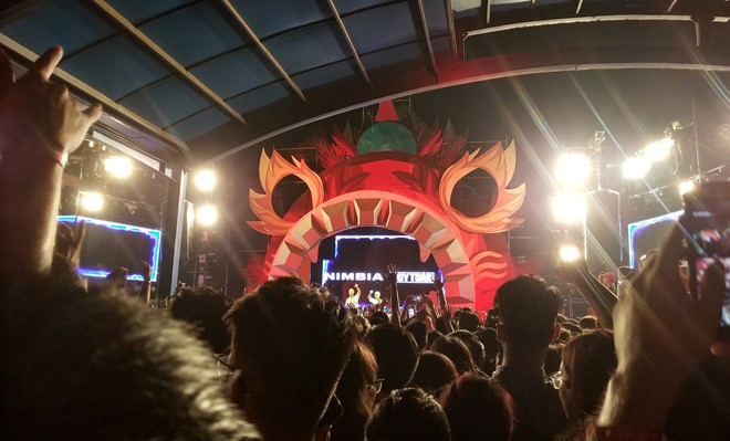 Hình ảnh tại lễ hội âm nhạc tối 16/9 tại công viên nước hồ Tây.(Ảnh:news.zing.vn)