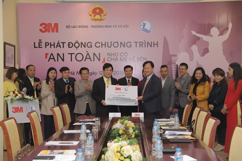 Lễ ký kết hợp tác giữa công ty TNHH 3M Việt Nam và Quỹ bảo trợ trẻ em Việt Nam