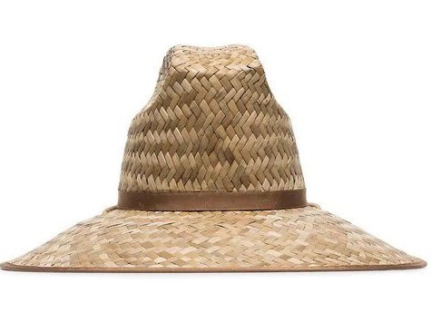 Cận cảnh chiếc nón Gucci giá 9 triệu không khác nón rẻ tiền bán đầy ở khu du lịch Việt Nam