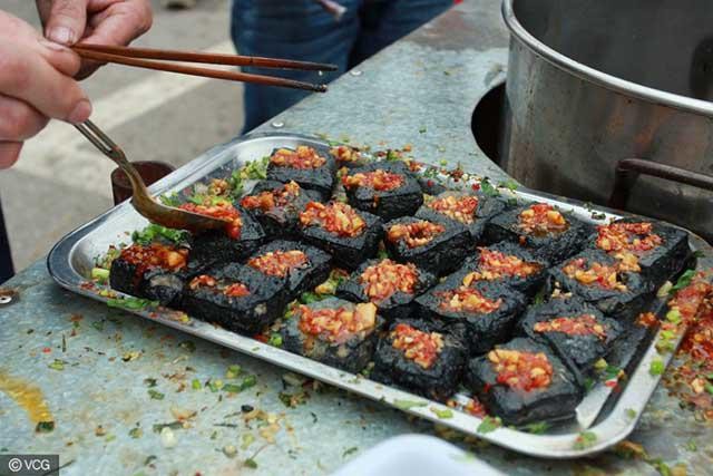 Top 5 món ăn người Trung Quốc thích ăn nhưng du khách lại “chạy mất dép“