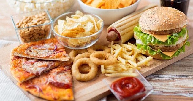 6 loại thực phẩm gây hại cho sức khỏe nên cắt bỏ khỏi chế độ ăn 