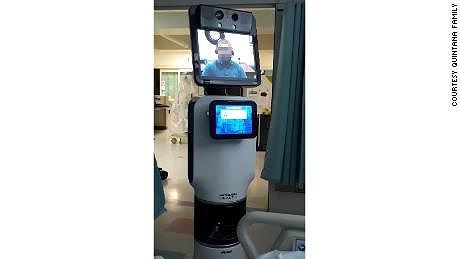 Bác sĩ Mỹ thông báo bệnh nhân sắp qua đời bằng... robot video