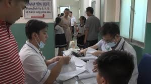 Nghi ăn phải thịt bẩn, hơn 320 học sinh Bắc Ninh về Hà Nội xét nghiệm sán