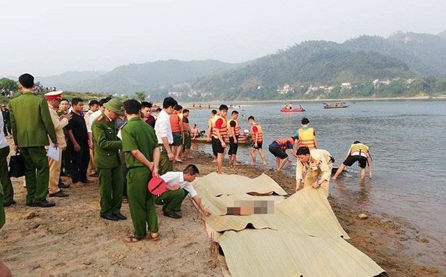 Hiện trường đau lòng vụ đuối nước thương tâm khiến 8 học sinh tử vong tại Hòa Bình (Ảnh: Soha.vn).