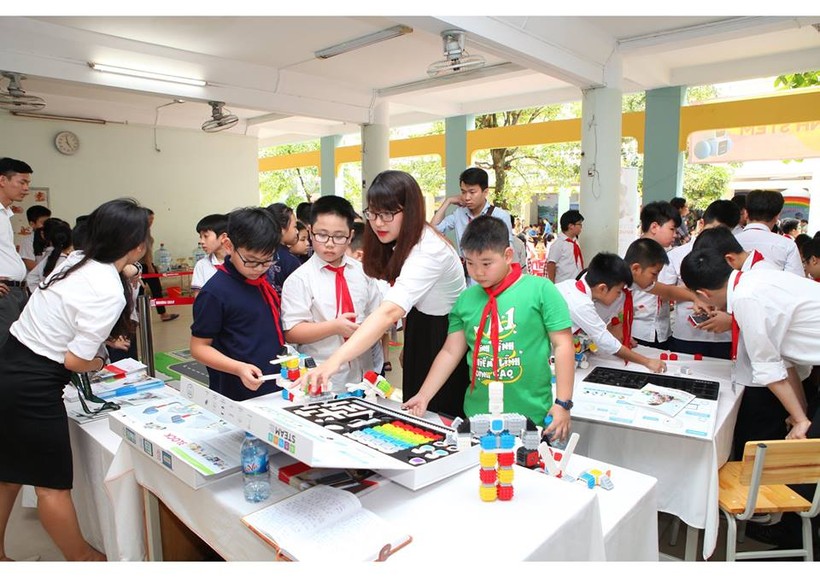 Phát huy khả năng sáng tạo cho học sinh tại ngày hội “Em yêu khoa học và giao lưu tiếng Anh” 