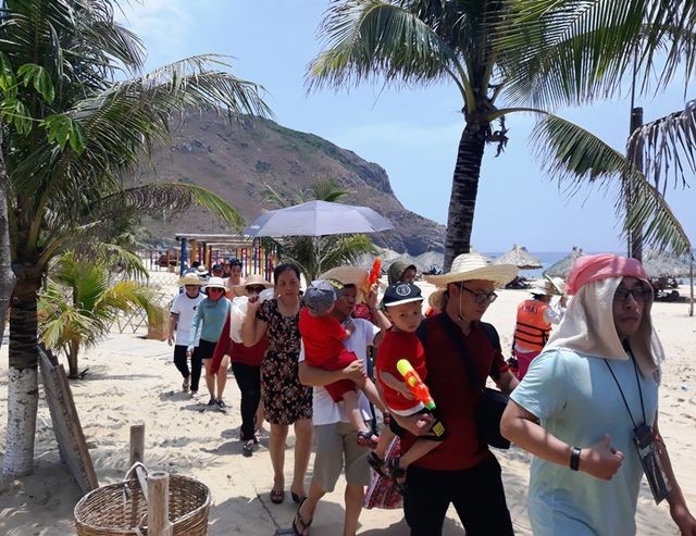 Cả trăm du khách tố "ăn quả lừa" khi mua tour thăm đảo Khỉ