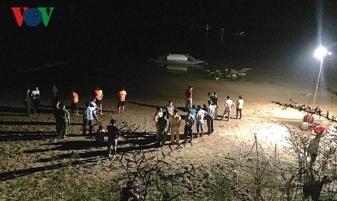 Nghệ An: Tắm trên sông Hiếu, 3 học sinh đuối nước mất tích