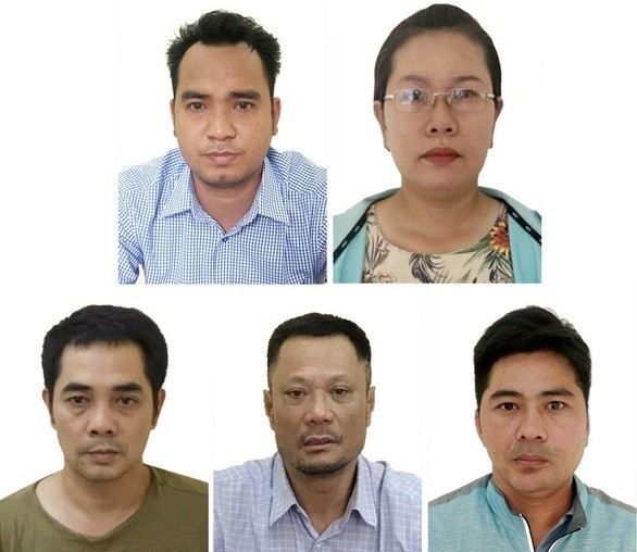 5 đối tượng bị khởi tố về tội “Tổ chức cho người khác trốn đi nước ngoài”.