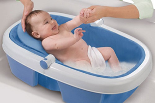 4 lỗi mẹ nào cũng mắc phải khi tắm cho trẻ sơ sinh khiến bé dễ cảm lạnh, nôn trớ