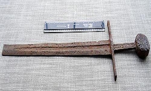 Tìm thấy thanh kiếm 800 năm nghi của hiệp sĩ Đền Thánh