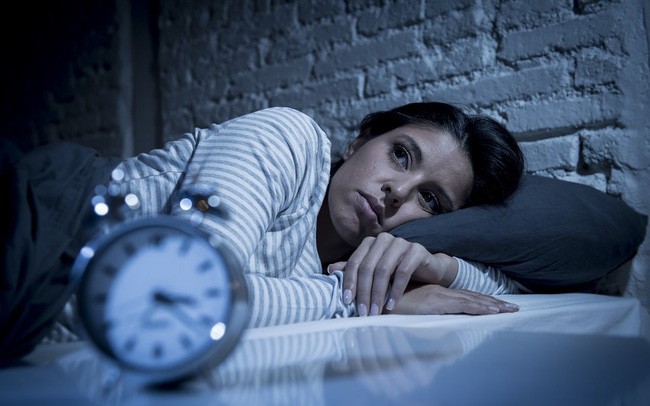 7 việc nếu làm trước khi đi ngủ còn nguy hiểm hơn cả ung thư