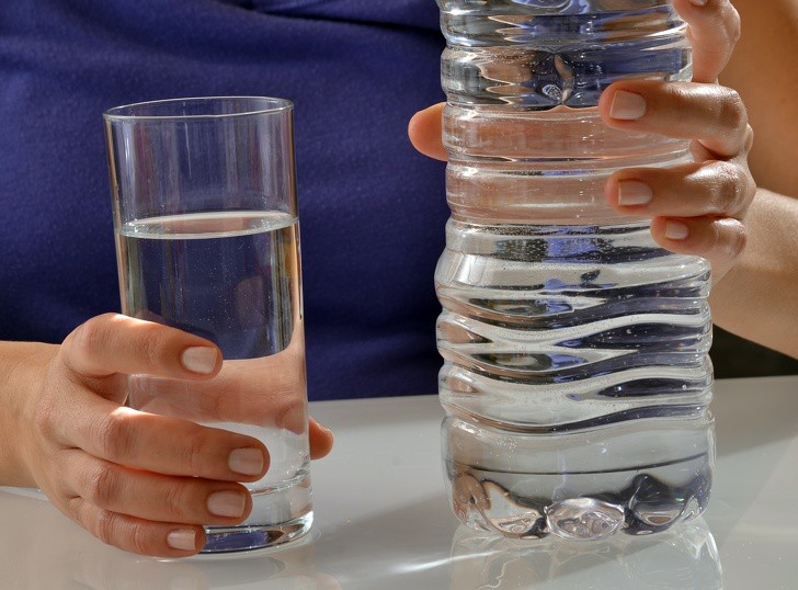 Theo các bác sĩ, mất nước là một trong những nguyên nhân chính gây mệt mỏi và kiệt sức. 