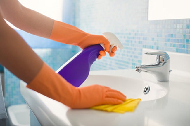 Một số hóa chất phổ biến có trong các sản phẩm tẩy rửa gia dụng gây nguy hại cho sức khỏe.