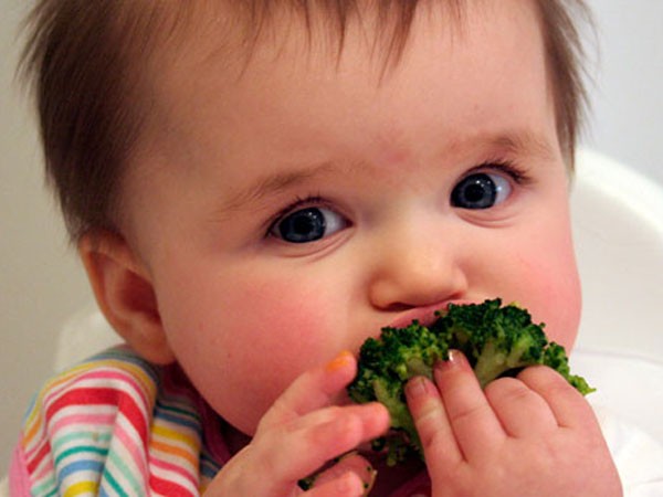 Chế độ ăn nhiều rau xanh rất tốt cho sức khỏe của trẻ (Ảnh minh họa).