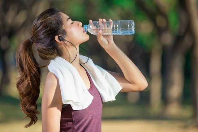 Uống nước càng nhiều thì tình trạng khô miệng càng nghiêm trọng. Nếu xuất hiện tình trạng này, cảnh báo mọi người nên cảnh giác đến bệnh tiểu đường. 