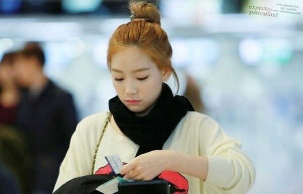 Kiểu tóc búi đơn giản nhưng thanh lịch như cô nàng Taeyeon.