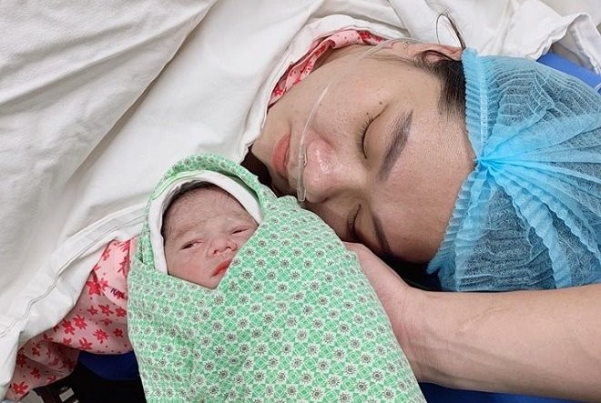 Chị Ngọc sinh bé thứ 2 sau 2 tháng mạo hiểm giữ con. 