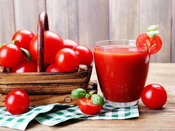 Nước ép cà chua có tác dụng kích thích hệ tiêu hóa, tăng cường hệ thống miễn dịch giúp cơ thể chống lại nhiễm trùng.