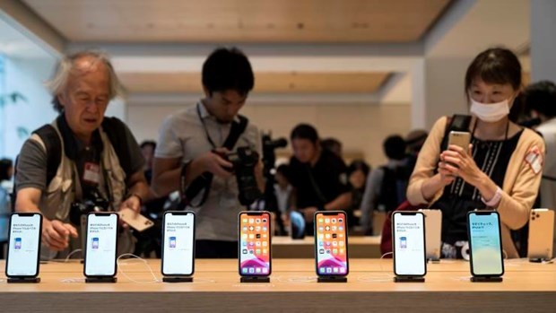 Các mẫu iPhone 11 mới được bày bán trong cửa hàng Apple ở Tokyo. (Nguồn: Getty Images).