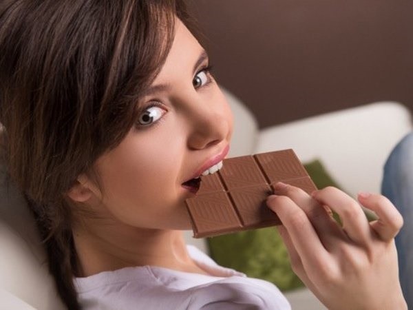 Không nên ăn socola vào buổi tối để tránh tình trạng khó ngủ dẫn đến mất ngủ.