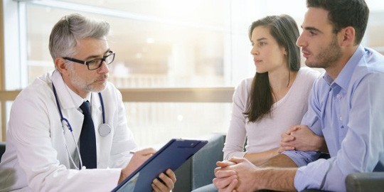 Bệnh nhân cần chia sẻ với bác sĩ kể cả những chuyện khó nói để điều trị hiệu quả.