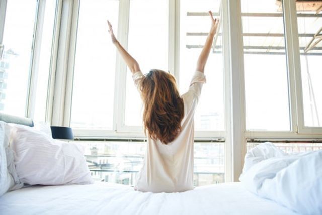 Khi ngủ đủ giấc, sau khi tỉnh dậy ngày hôm sau bạn sẽ có sinh lực dồi dào và có cảm giác sảng khoái sau khi được nghỉ ngơi đầy đủ.